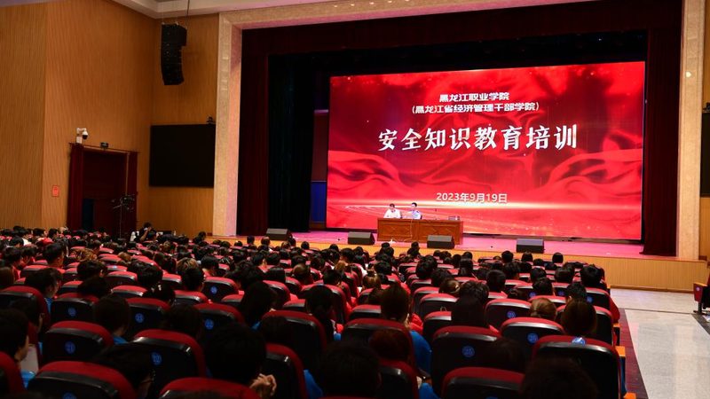 公司内训与户外拓展：两种培训方式的差异解析**