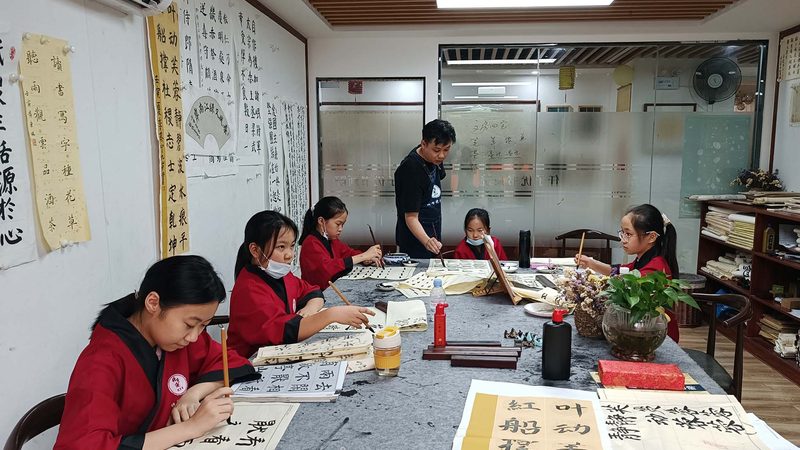 小标题：一、成人教育报班费用的构成
