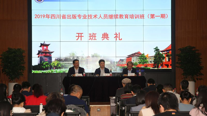 教材的编写质量直接影响到学习效果。选择教材时，可以参考以下标准：