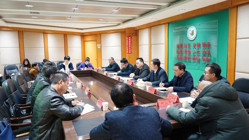 小标题：在线教育兴起，选择机构需谨慎